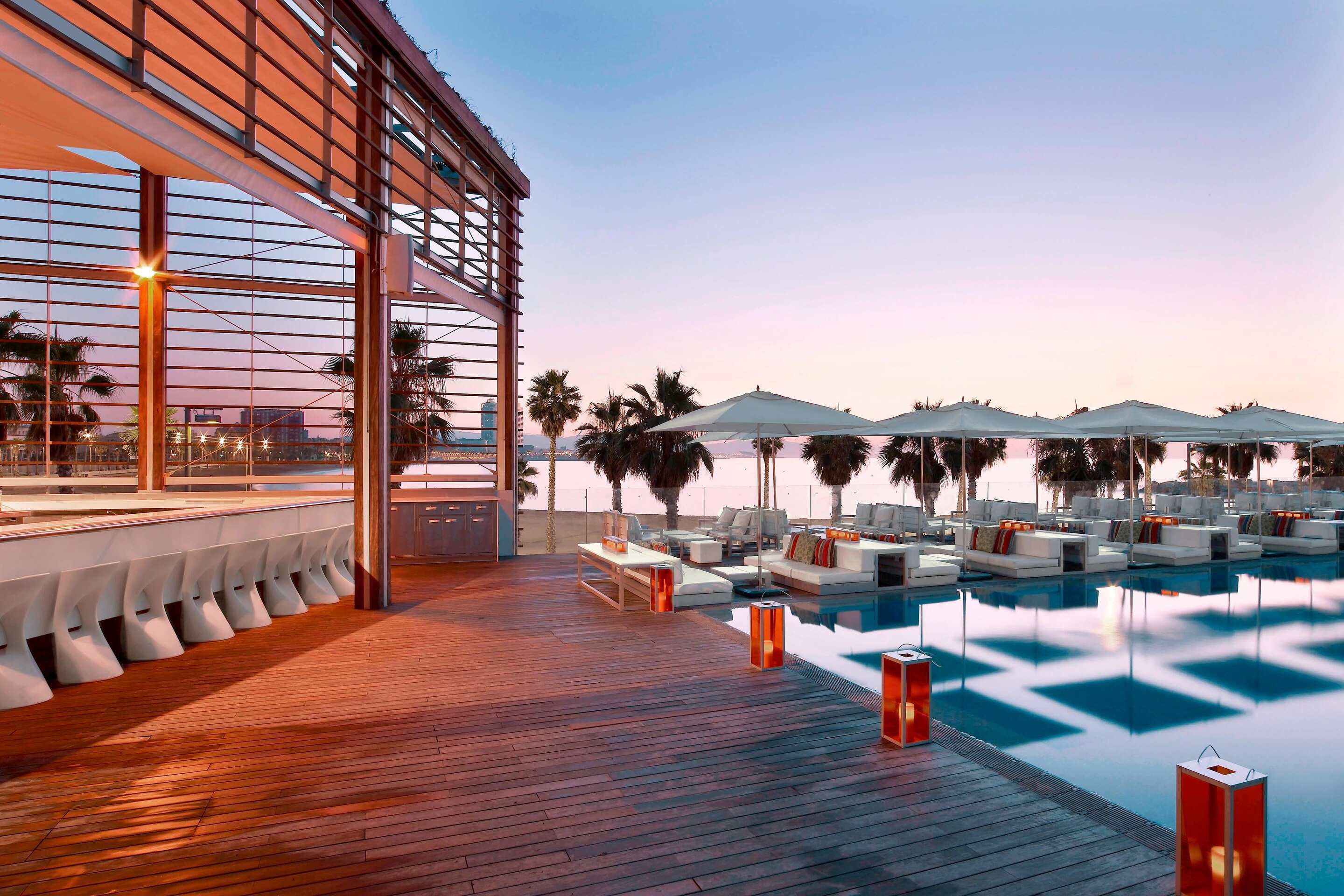 Eclipse Barcelona Photos